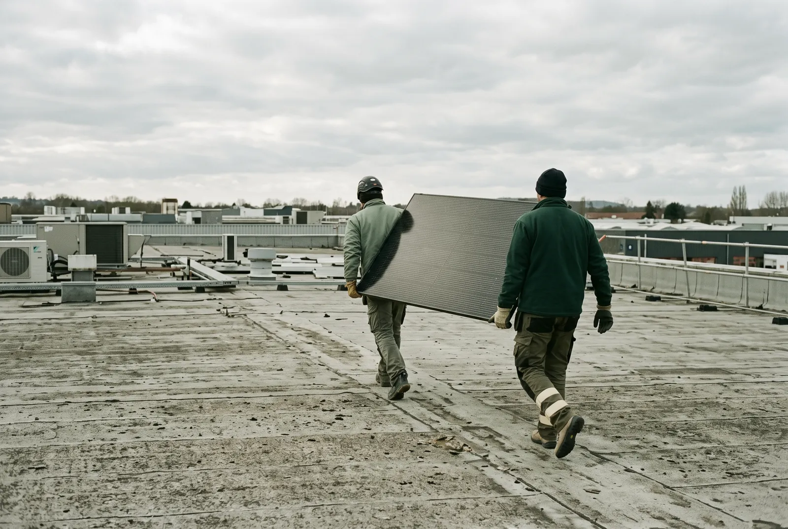 Comment installer des panneaux photovoltaïques en entreprise ?