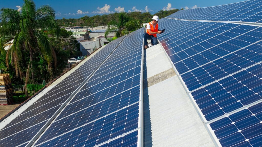 Comment un projet photovoltaïque valorise un bien immobilier en France 2025